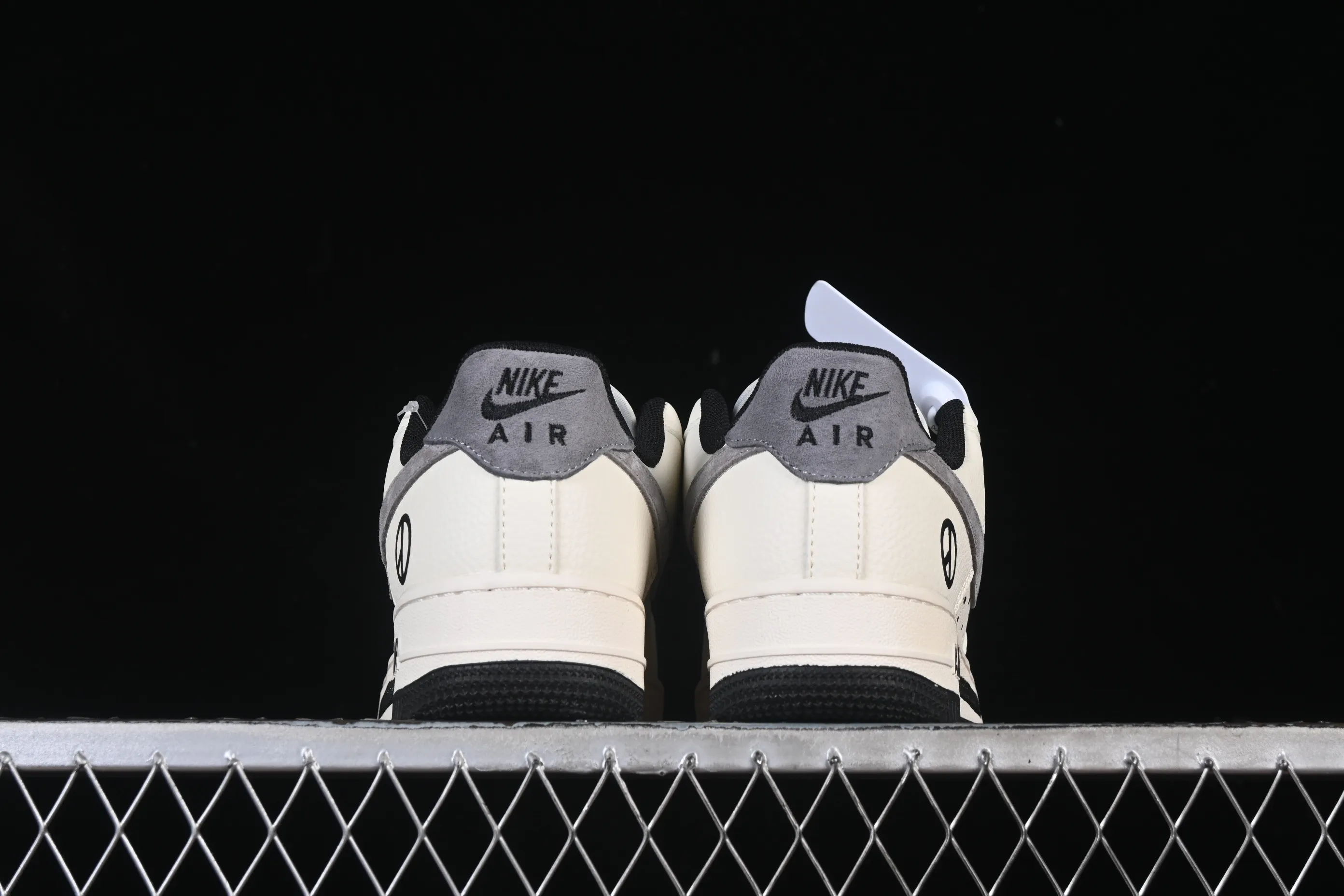 All Categories Nk Air Force 1 Air Force Series Nk Air Force 1 Low Air Force Low Nike Air Force 1'07 Low G-Dragon Co-branded Daisy Beige Black Gray Air Force 1 Low-top Casual Sneakers QW5606-265